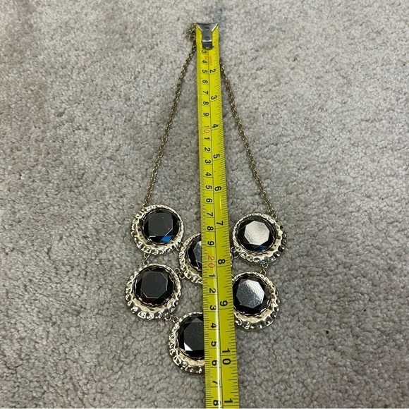 BLACK good-tone hammered round circular bib necklace - Picture 5 of 7